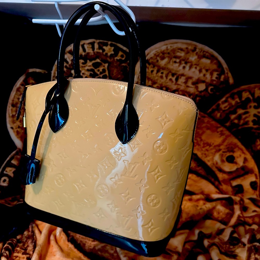 💯authentic Louis Vuitton vernis lockit tote